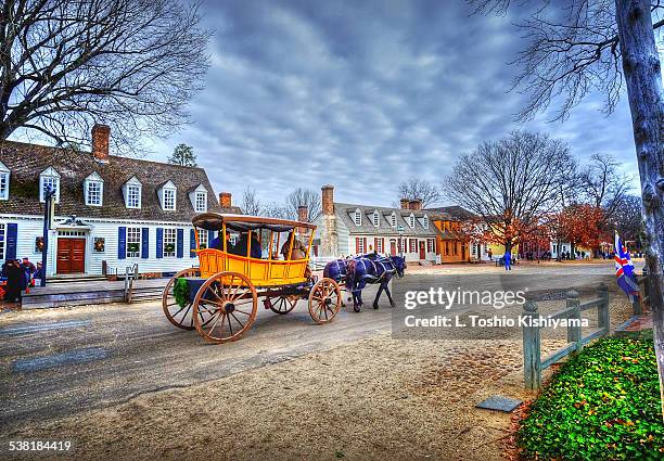 carriage ride through colonial williamsburg - colonial stock-fotos und bilder