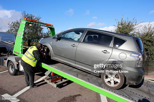 Tow Lines Photos and Premium High Res Pictures - Getty Images