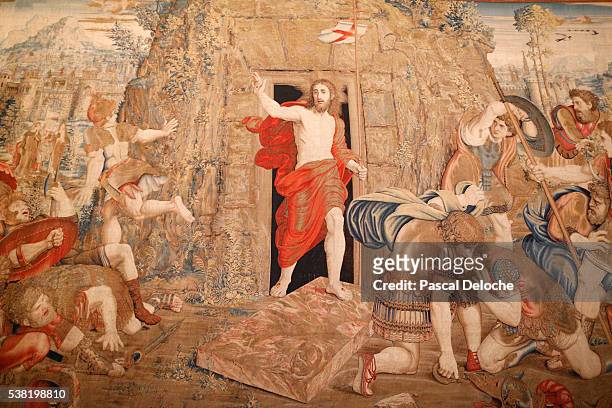 tapestry depicting the resurrection. gallery of tapestries. vatican museum. - cristo redentor imagens e fotografias de stock