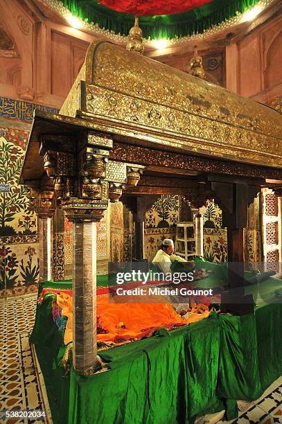 jama masjid mosque at fatehpur sikri. tomb of salim chishti. - ファテプールシクリ ストックフォトと画像