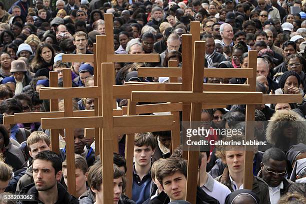 pilgrims holding wooden cross. stations of the cross. good friday. - stations of the cross pictures stock pictures, royalty-free photos & images