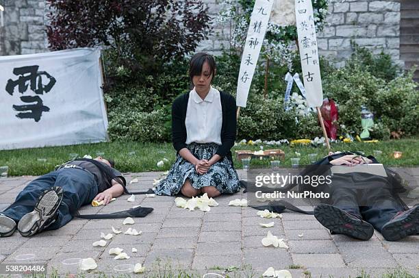 Chinese residents in Toronto stand outside the Chinese embassy on 04 June 2016 to commemorate the 27th anniversary of the Tiananmen pro-democracy...