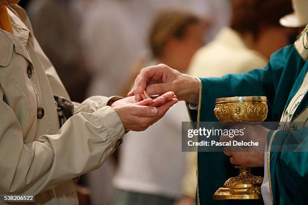 Eastern Rite Communion Rite Of Communion Photos and Premium High Res Pictures - Getty Images