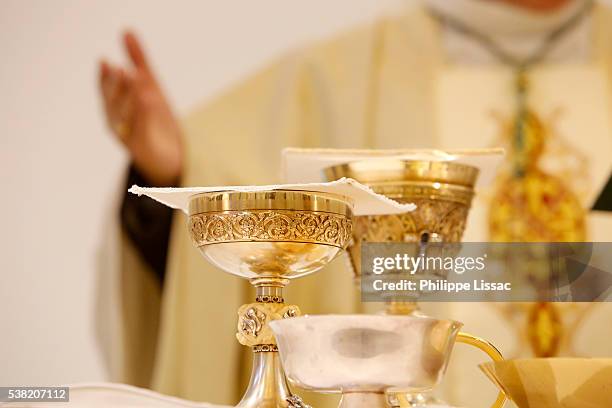 Eastern Rite Communion 280 Rite Of Communion Stock Photos, High-Res Pictures, and Images ...