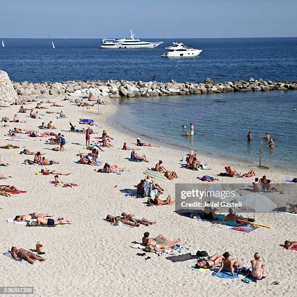 beach - antibes ストックフォトと画像