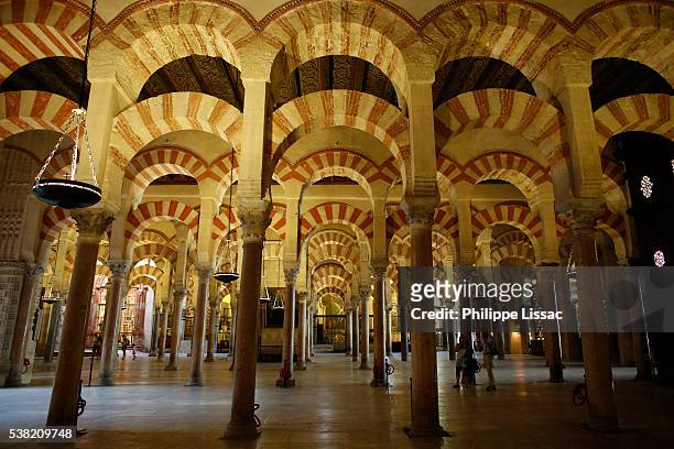 arches of the mosque–cathedral of córdoba, also called the mezquita - mezquita stock pictures, royalty-free photos & images