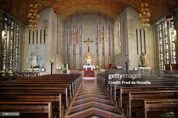 notre-dame de fatima church. - notre dame de fatima stock pictures, royalty-free photos & images