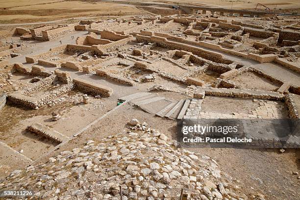 the biblical tels of beer sheba. - archeologia foto e immagini stock