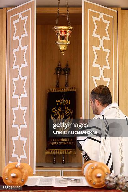 the torah ark or aron kodesh. - torah stock pictures, royalty-free photos & images