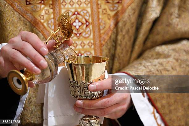 Cruets In Mass 6,903 Catholic Eucharist Stock Photos, High-Res Pictures, and Images ...