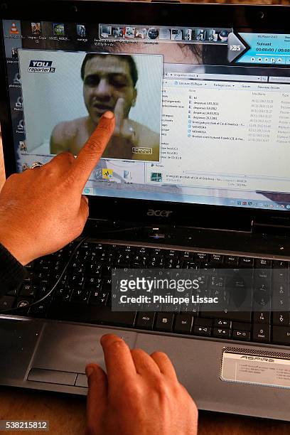 imed soltani showing pictures of victims of brutality in the lampedusa migrant detention center - italy migrants stock pictures, royalty-free photos & images