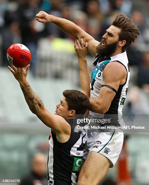 Jack Crisp of the Magpies and Justin Westhoff of the Power compete for the ball during the 2016 AFL Round 11 match between the Collingwood Magpies...