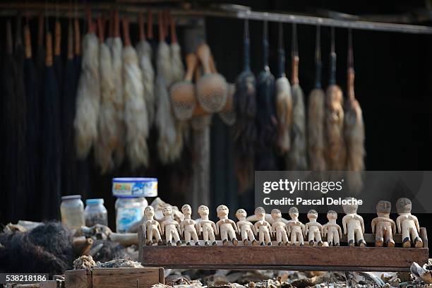 akodessewa fetish market – africa's voodoo supermarket. - voodoo stock pictures, royalty-free photos & images