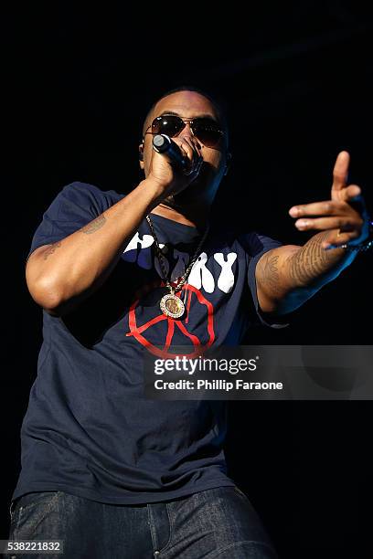 Rapper Nas performs on stage during the Blaze 'N' Glory Festival at San Manuel Amphitheater on June 4, 2016 in San Bernardino, California.