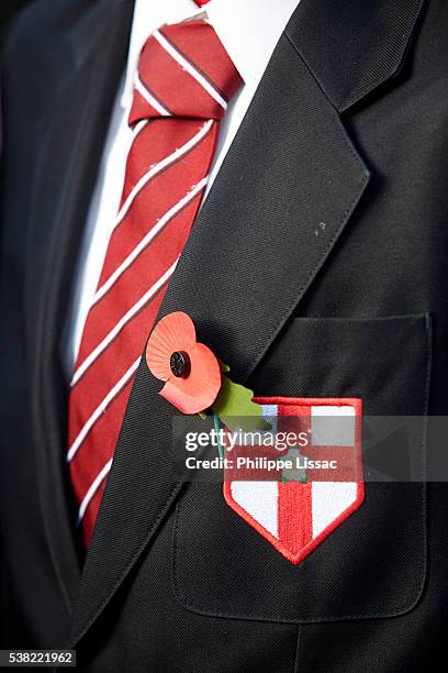 english schoolboy taking part in the armistice day celebration in ypres - menin gate stock pictures, royalty-free photos & images