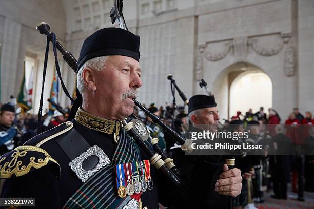 armistice day ceremony at menin gate, ypres - menin gate stock pictures, royalty-free photos & images