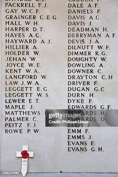 the menin gate memorial to the missing - ieper stock pictures, royalty-free photos & images