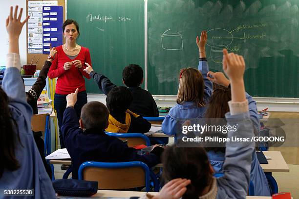 primary school - armenia girls stockfoto's en -beelden