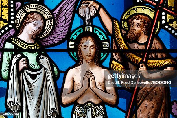sacred heart basilica, paray-le-monial. stained glass window. jesus christ's baptism. - bautizo fotografías e imágenes de stock