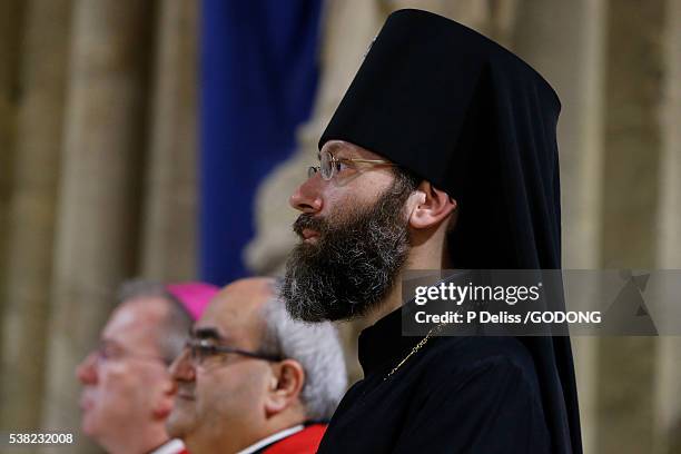 ecumenical prayer wake in notre dame cathedral. orthodox bishop mgr job de telmessos. - casta bishop imagens e fotografias de stock