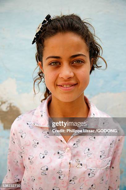 schoolgirl. - tunisian girls stock-fotos und bilder