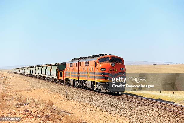 vintage locos with grain train in 2015 - trainload stock pictures, royalty-free photos & images