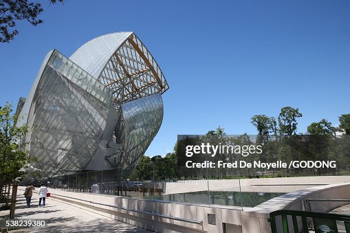 Louis Vuitton Foundation (Fondation Louis-Vuitton). Art Museum. Architect : Frank Gehry.
