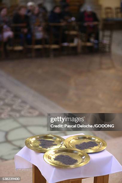 ash wednesday marks the beginning of the season of lent - askonsdagen bildbanksfoton och bilder