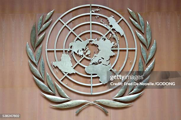 united nations office at geneva (unog). assembly hall. united nations emblem. - nations unies photos et images de collection