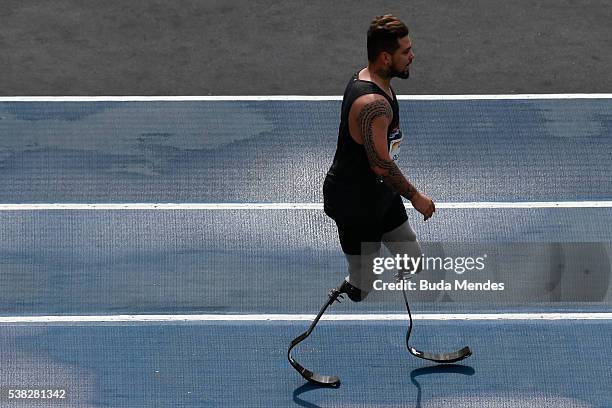 The paralympic athlete, Alan Oliveira of Brazil warms up during the "Mano a Mano" challenge at the Quinta da Boa Vista, on June 5, 2016 in Rio de...