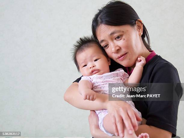 baby and mother - jean marc payet photos et images de collection