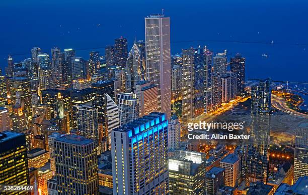elevated cityscape of downtown chicago at dusk - bright chicago city lights stock pictures, royalty-free photos & images