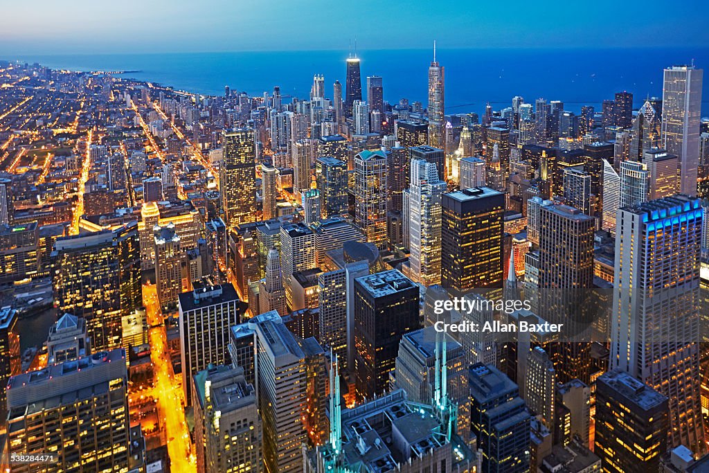 Cityscape of Downotown Chicago at dusk
