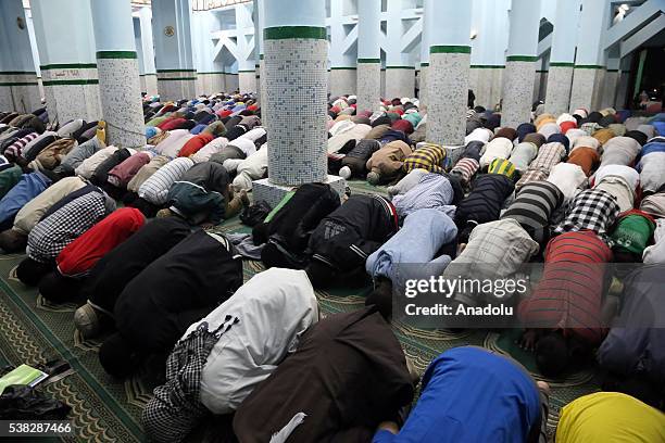 Anwar Mosque 176 Grand Anwar Mosque Stock Photos, High-Res Pictures, and Images ...