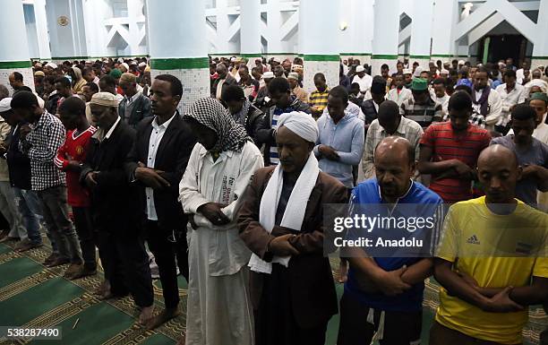 Anwar Mosque 176 Grand Anwar Mosque Stock Photos, High-Res Pictures, and Images ...