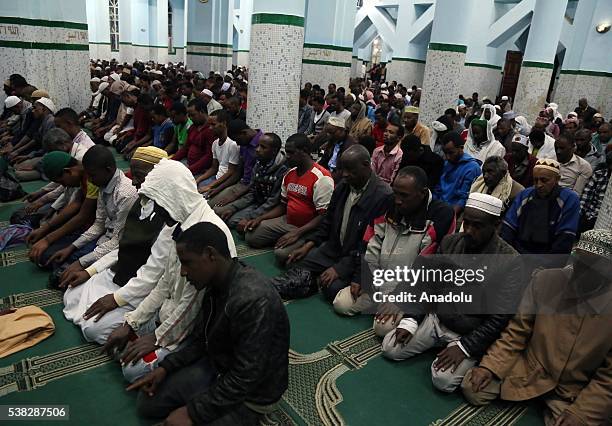Anwar Mosque Grand Anwar Mosque Photos and Premium High Res Pictures - Getty Images