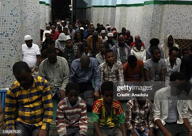 Anwar Mosque 187 Grand Anwar Mosque Stock Photos, High-Res Pictures, and Images ...