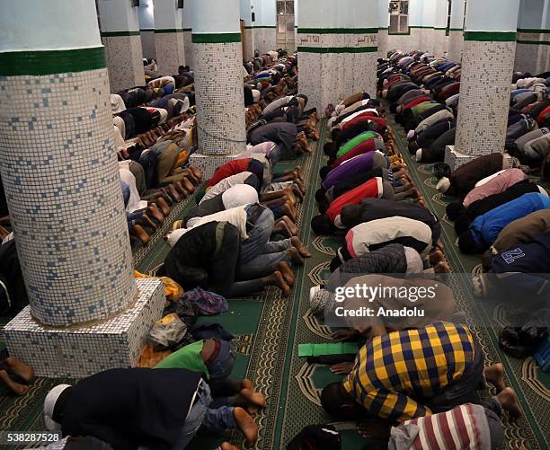 Anwar Mosque 187 Grand Anwar Mosque Stock Photos, High-Res Pictures, and Images ...