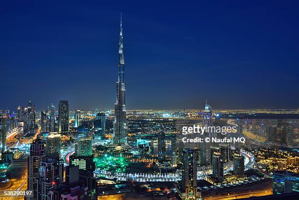 dubai skyline night - burj khalifa stock-fotos und bilder