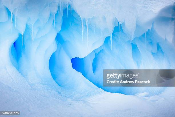 blue iceberg, cierva cove - iceberg ice formation - fotografias e filmes do acervo