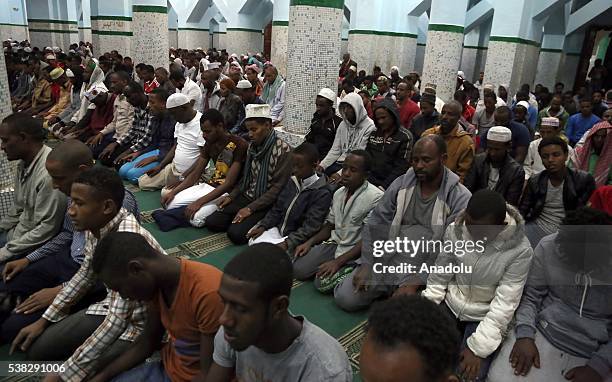 Anwar Mosque 176 Grand Anwar Mosque Stock Photos, High-Res Pictures, and Images ...