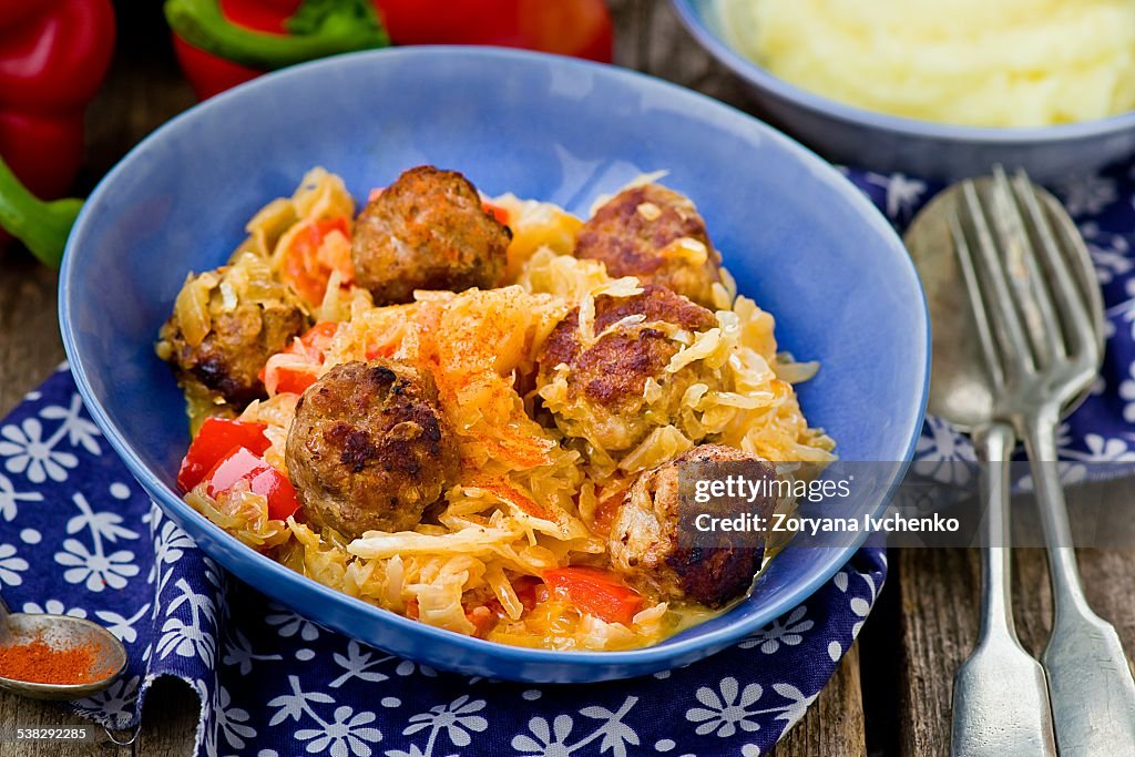 Quenelles with stewed cabbage