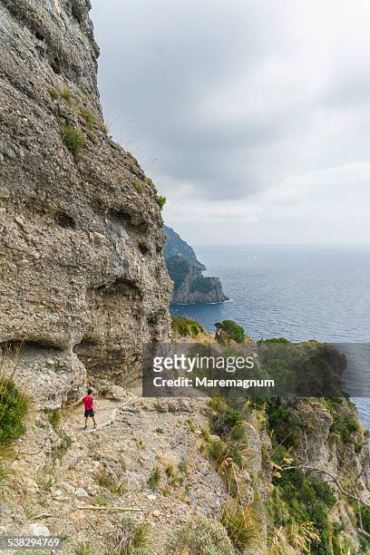 the trail from san rocco to san fruttuoso - camogli bildbanksfoton och bilder