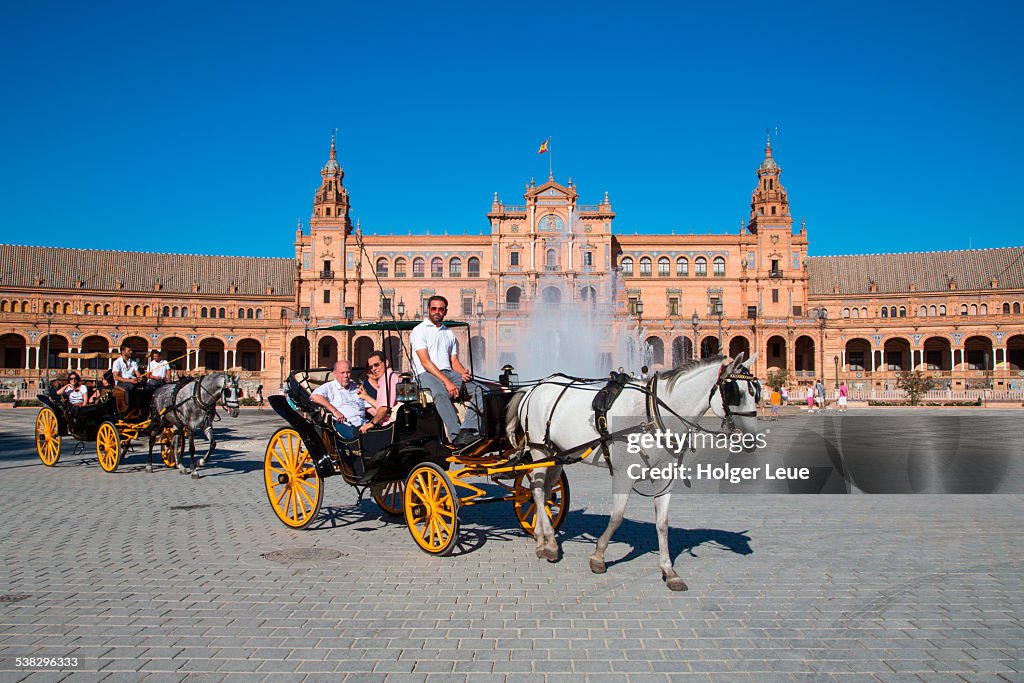 Horse carriages and fountain at Plaza de Espana