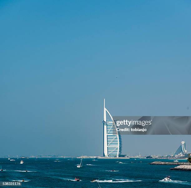 burj al arab hotel, dubai, uae - dubai jumeirah beach stockfoto's en -beelden