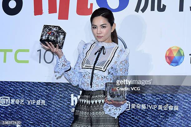 Singer Ella Chen of girl group S.H.E poses with trophy during the Hito Radio Music Awards on June 5, 2016 in Taipei, Taiwan of China.