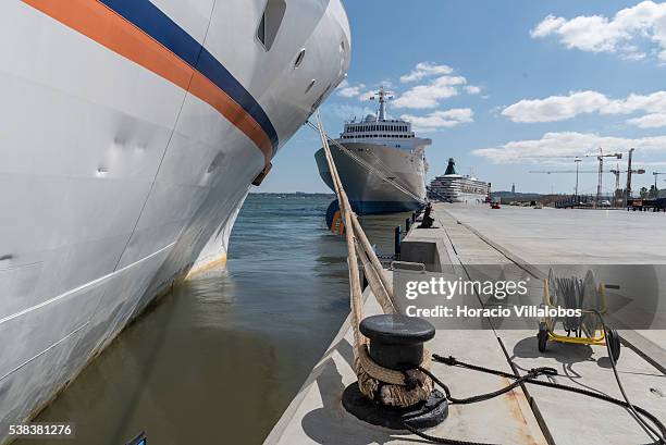 Bremen, a cruise ship operated by Hapag Lloyd that carries 155 passengers, MS Thomson Spirit, a cruise ship owned by Holland America Line and...