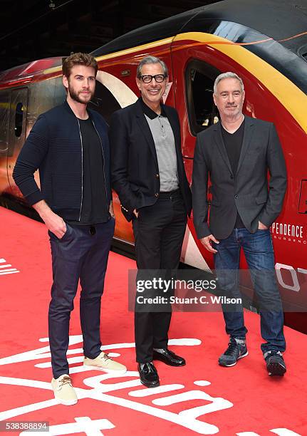 Liam Hemsworth, Jeff Goldblum and Roland Emmerich took to Platform 16 at London Euston station today as Virgin Trains unveiled its new complimentary...