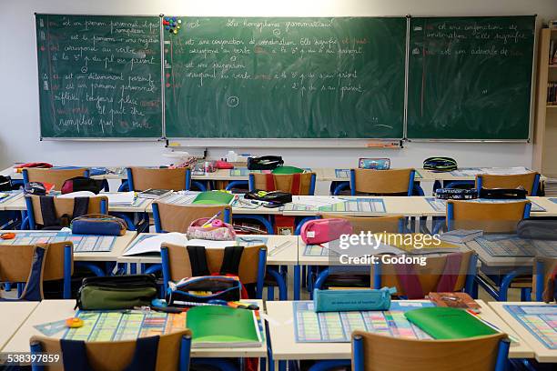 primary school - orthografisch symbool stockfoto's en -beelden