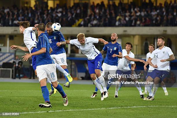 Daniele De Rossi of Italy scores a goal during the international friendly match between Italy and Finland on June 6, 2016 in Verona, Italy.